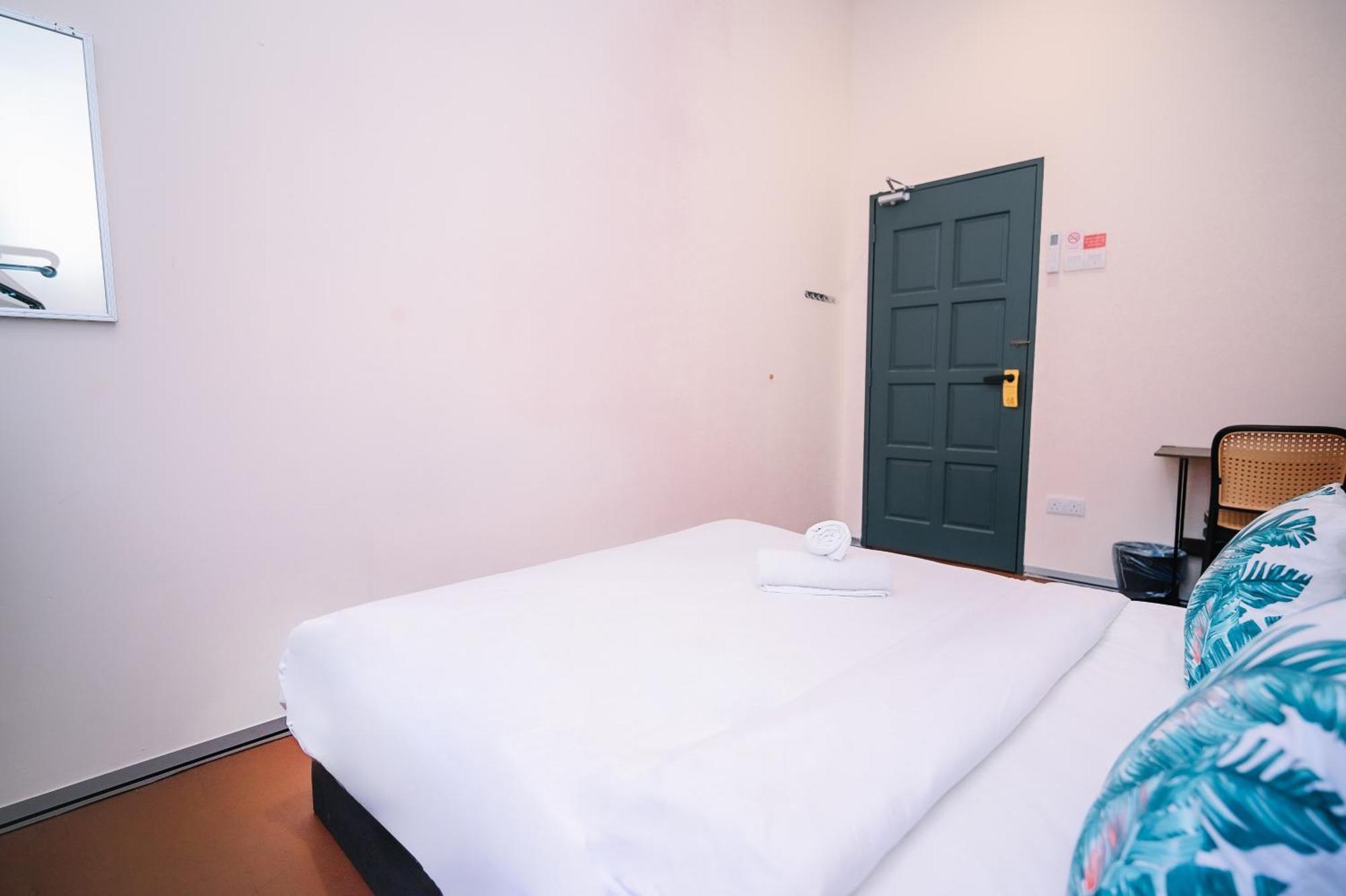 Swing & Pillows - 75 Muntri, Penang ジョージタウン エクステリア 写真